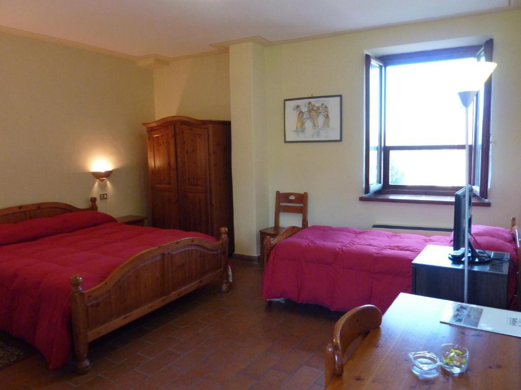 Hotel La Rocca Narni Pokoj fotografie