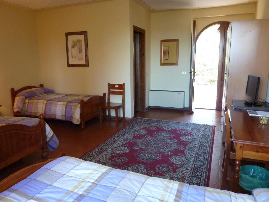 Hotel La Rocca Narni Pokoj fotografie